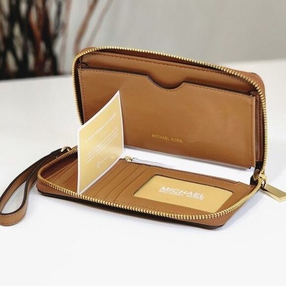 NEW! Michael Kors Wristlet Strap Wallet - Picture 14 of 14